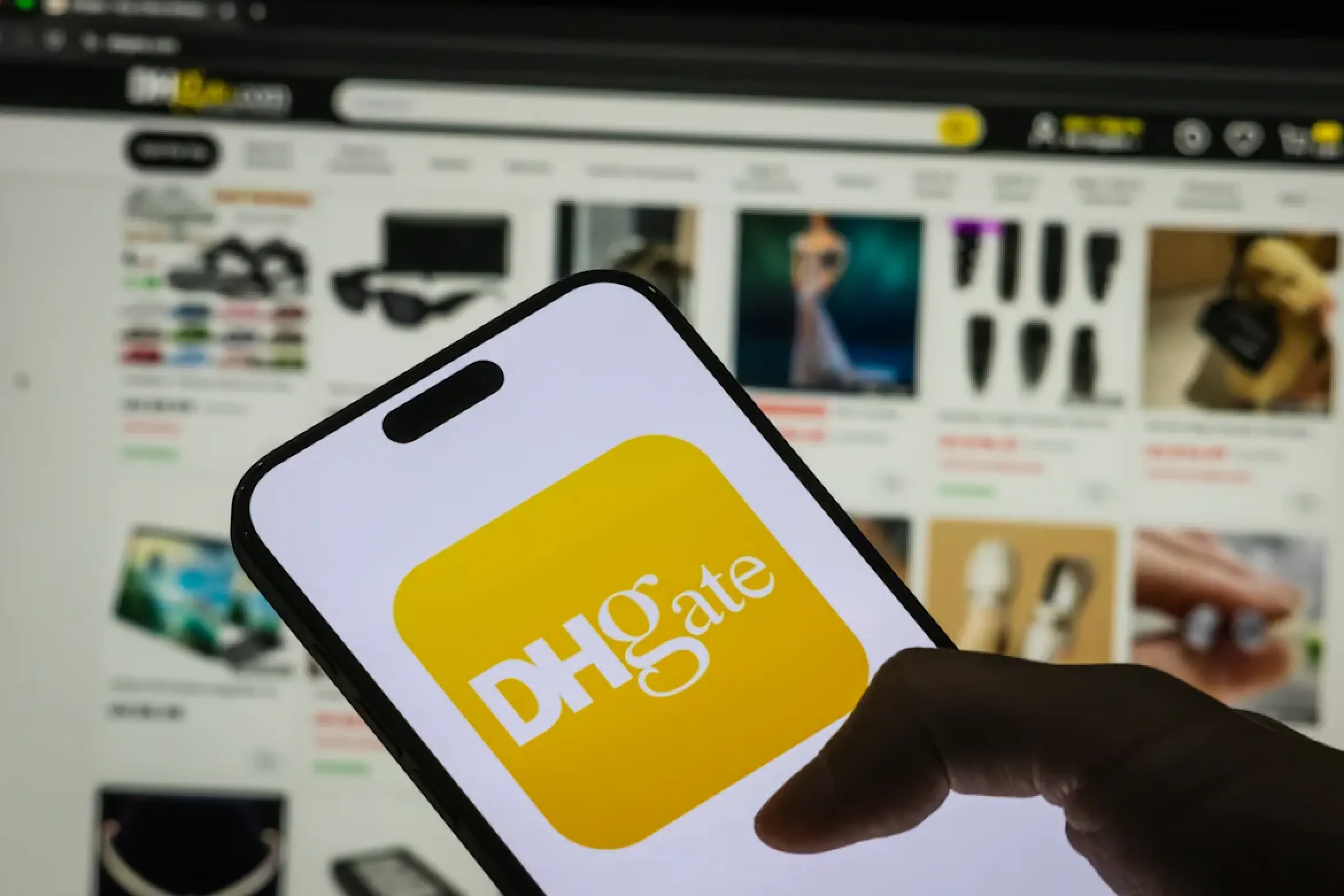 What is DHgate? Reliability, experiences, and comparison with Temu & AliExpress